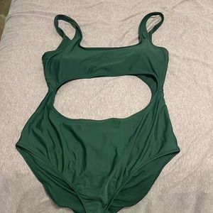 one pice bathing suit